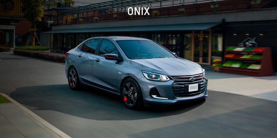 Encuentra nuevos caminos a bordo de Onix 2023, carro sedán, que es parte de la familia de autos Chevrolet