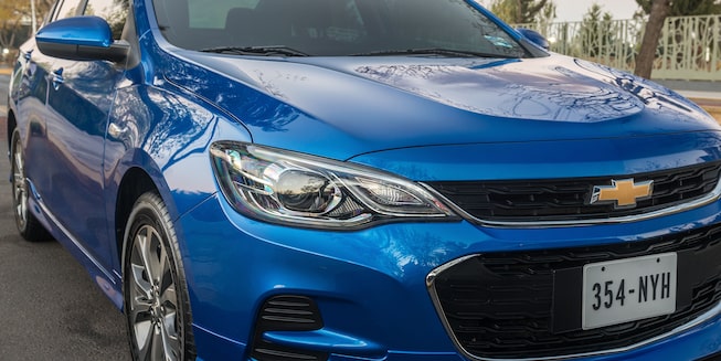 Chevrolet Cavalier 2019, auto familiar, lleva faros de halógeno, luz diurna con LED y parilla de doble puerto