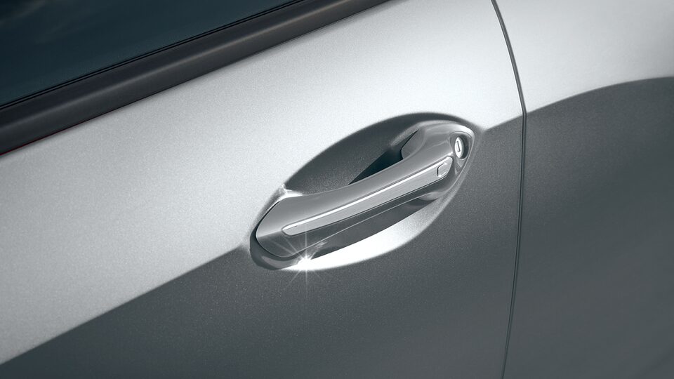 Set de manijas cromadas es parte del kit platino para Chevrolet Onix 2023, sedán deportivo