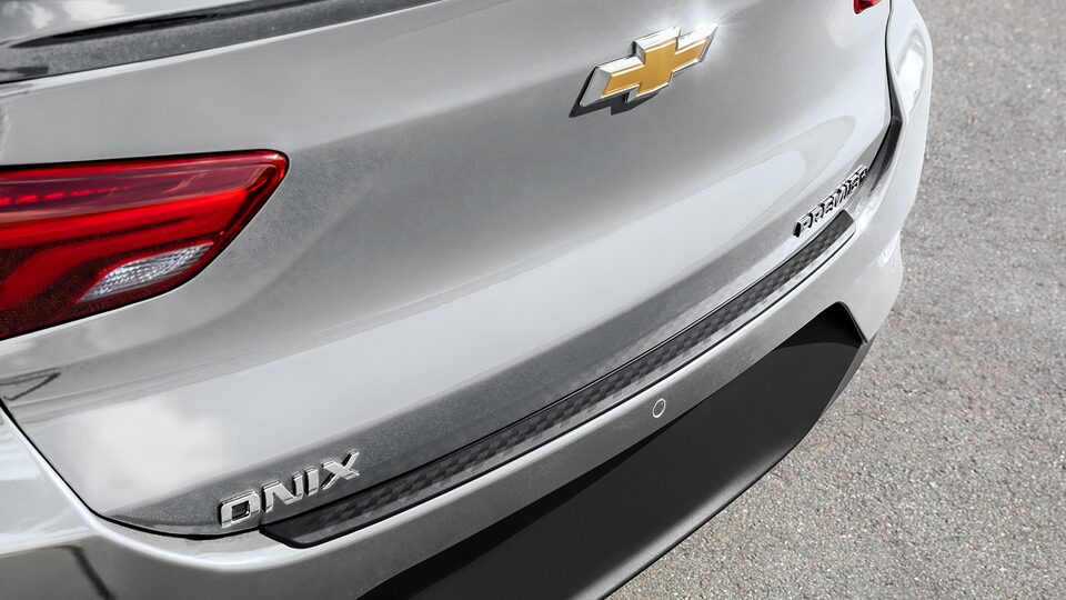 Protector de cajuela, es parte del kit protect para Chevrolet Onix 2023, sedán deportivo