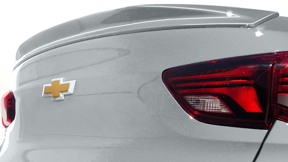 Alerón de cajuela, es parte del kit deportivo de accesorios para Chevrolet Onix 2023, sedán 
