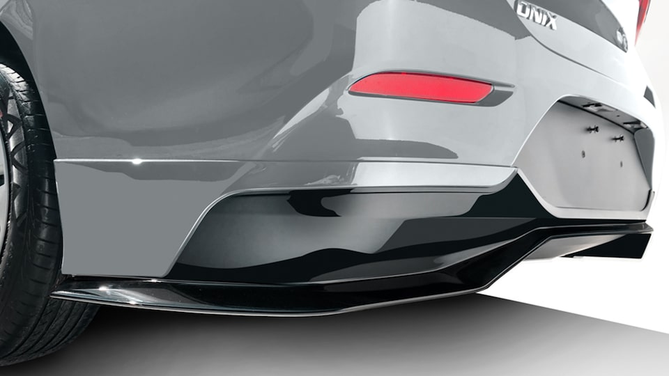 Difusor trasero, es parte del kit deportivo de accesorios para Chevrolet Onix 2023, sedán 