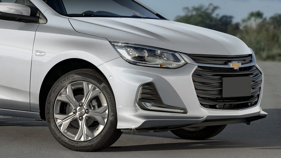 Spoiler frontal, es parte del kit sport de accesorios para Chevrolet Onix 2023, sedán deportivo