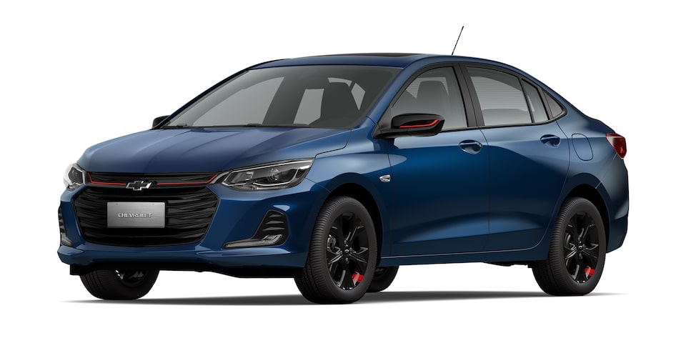 Chevrolet Onix 2023, sedán deportivo en color azul ultramar