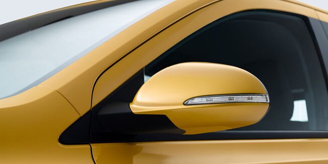 Nuevo Chevrolet Aveo HB 2024 con faros delanteros de halógeno con proyector y luces diurnas LED integrados