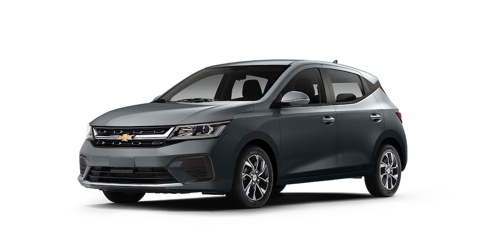 Nuevo sedán Chevrolet Aveo Hatchback 2024 en color gris
