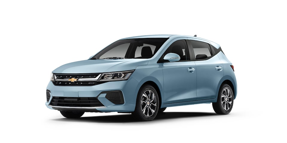 Nuevo sedán Chevrolet Aveo Hatchback 2024 en color azul