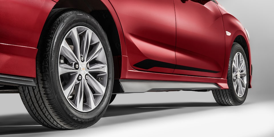 Estribo derecho de sedán Chevrolet Cavalier 2024