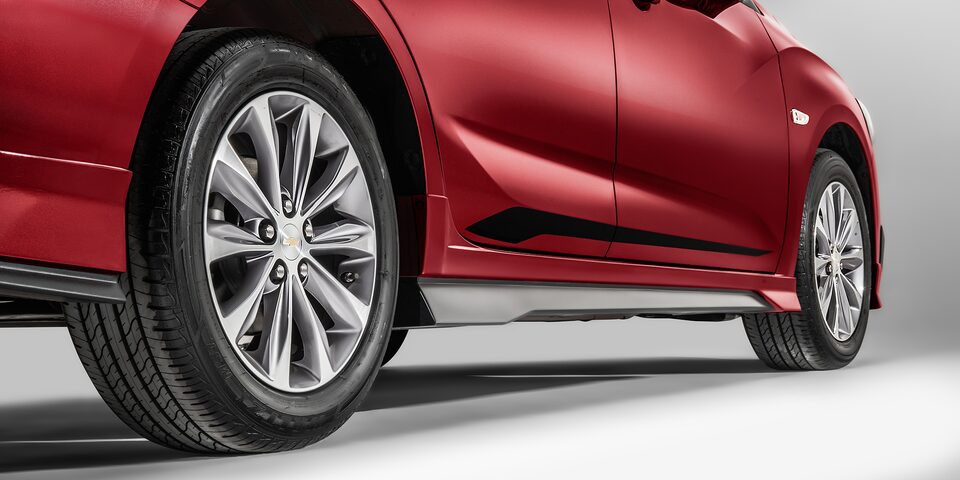 Estribo izquierdo de sedán Chevrolet Cavalier 2024