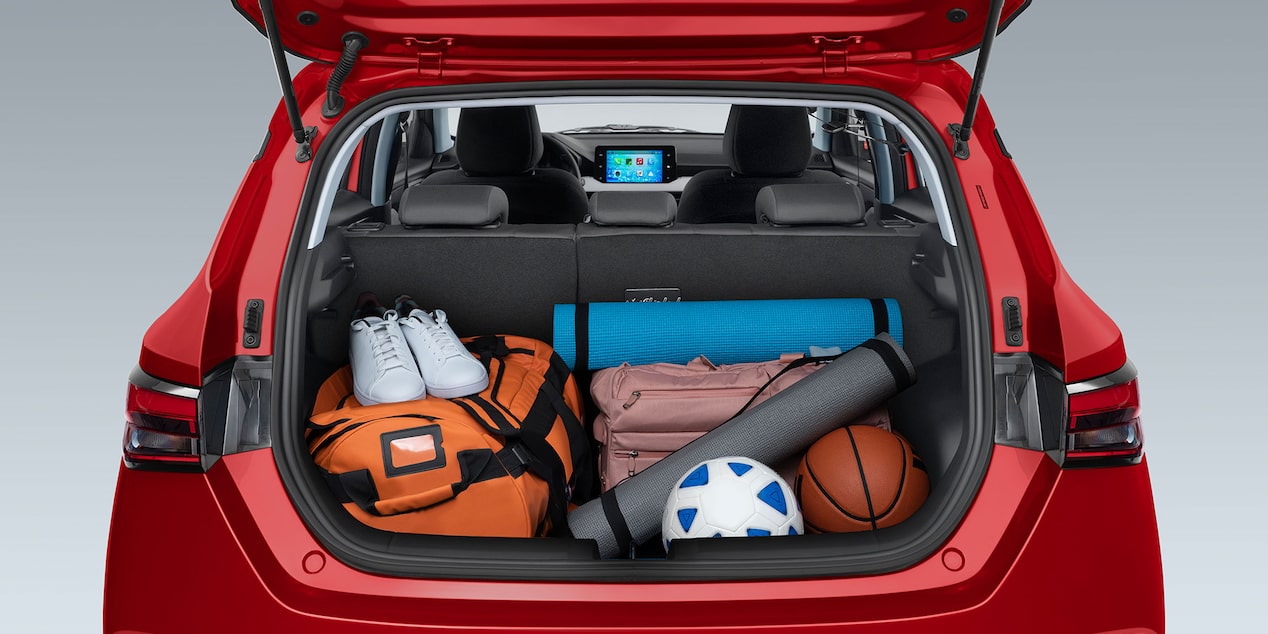 Espacio interior de 304 litros en cajuela de Chevrolet Aveo Hatchback 2025, monovolúmen con asientos 100% abatibles 