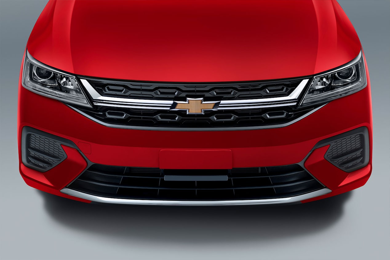  Chevrolet Aveo HB 2025, nuevo auto compacto con parrilla frontal con detalles bi-tono cromo y negro brillante