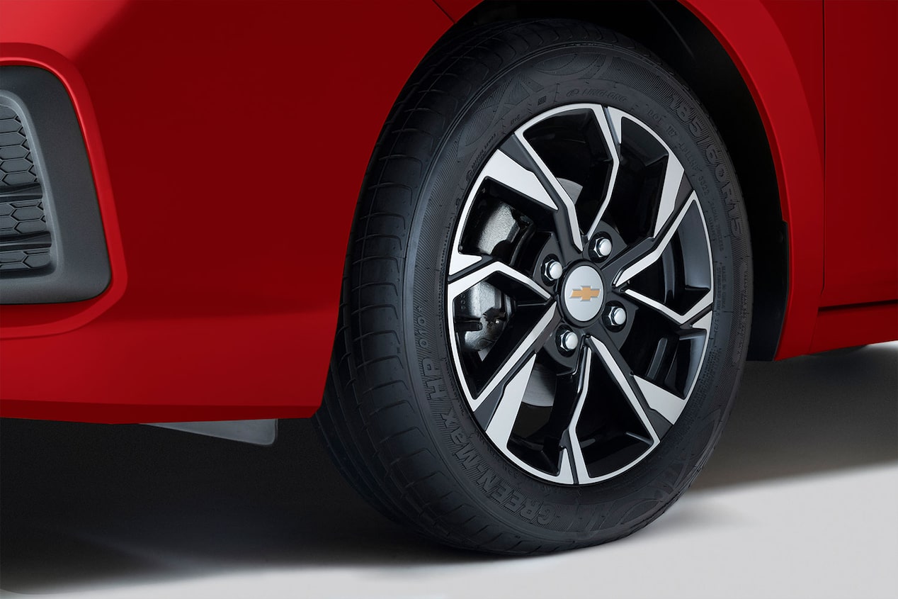  Chevrolet Aveo HB 2025, nuevo auto compacto 4 puertas con rines de 15 pulgadas en aluminio bitono