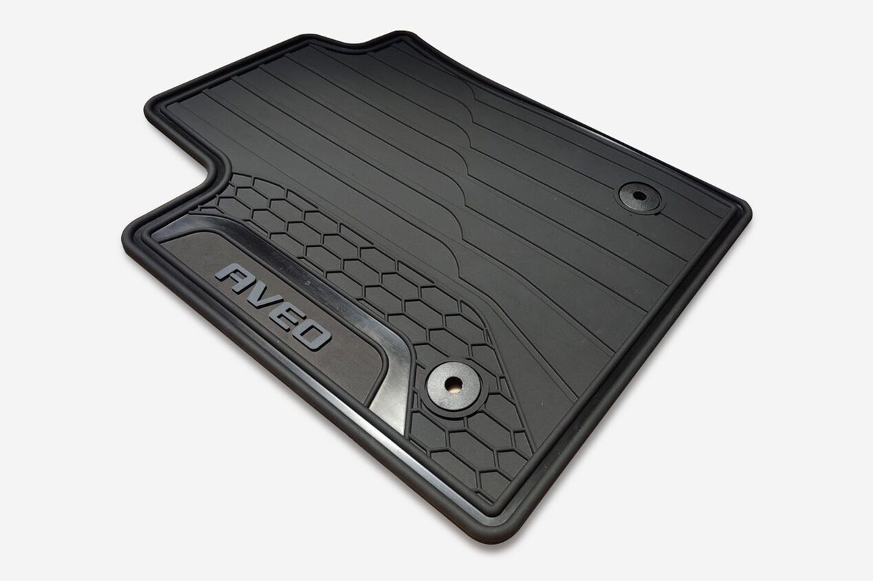 Protege la alfombra original interior de tu Chevrolet Aveo sedán 2025 con el juego de tapetes de vinil delanteros y traseros