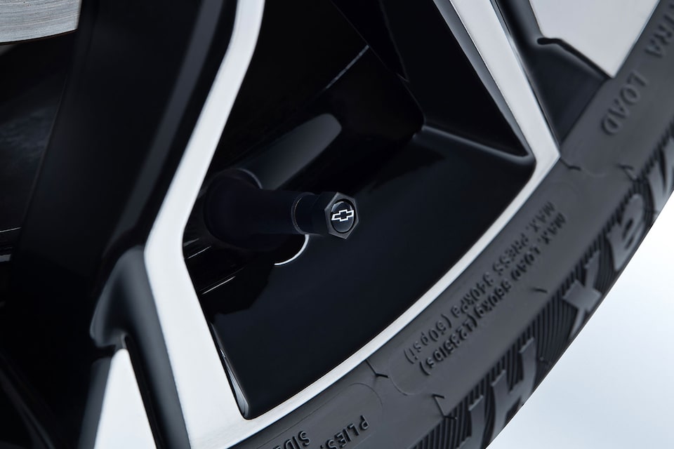 Tapones de válvula para las llantas de tu auto tipo sedán Chevrolet Aveo 2025 incluidas en el kit de accesorios Appearance
