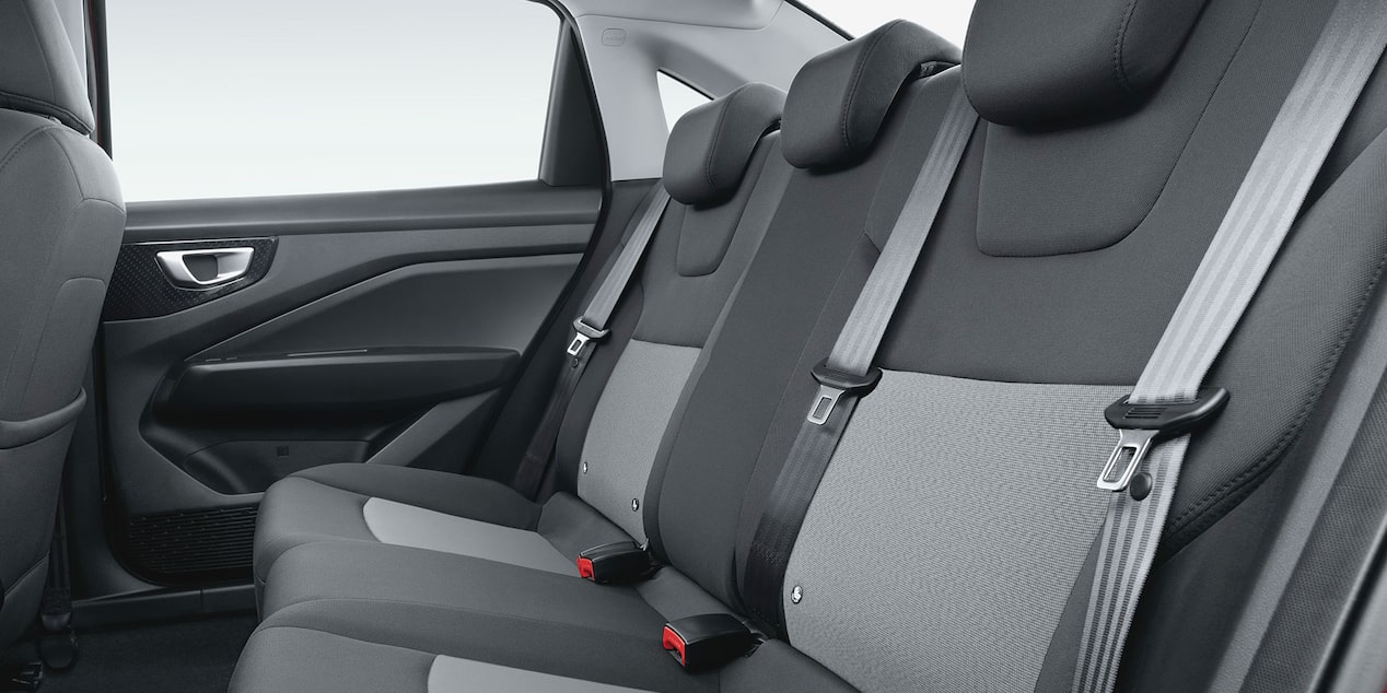 Nuevo auto tipo sedán Chevrolet Aveo 2025 en color interior tela gris