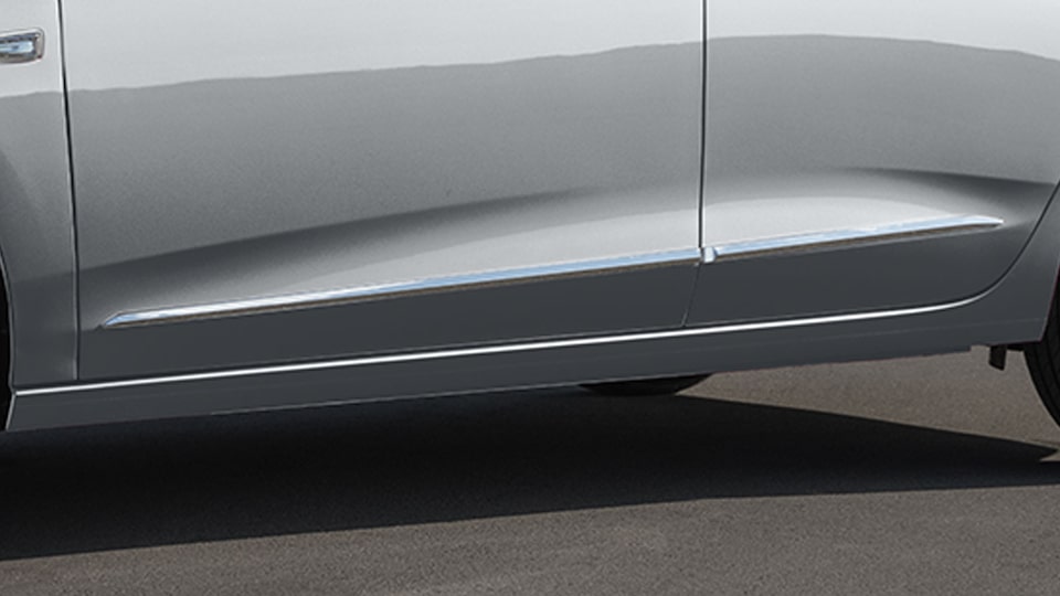 Instala las molduras laterales cromadas para Chevrolet Onix 2025 y otros accesorios externos originales para sedán deportivo