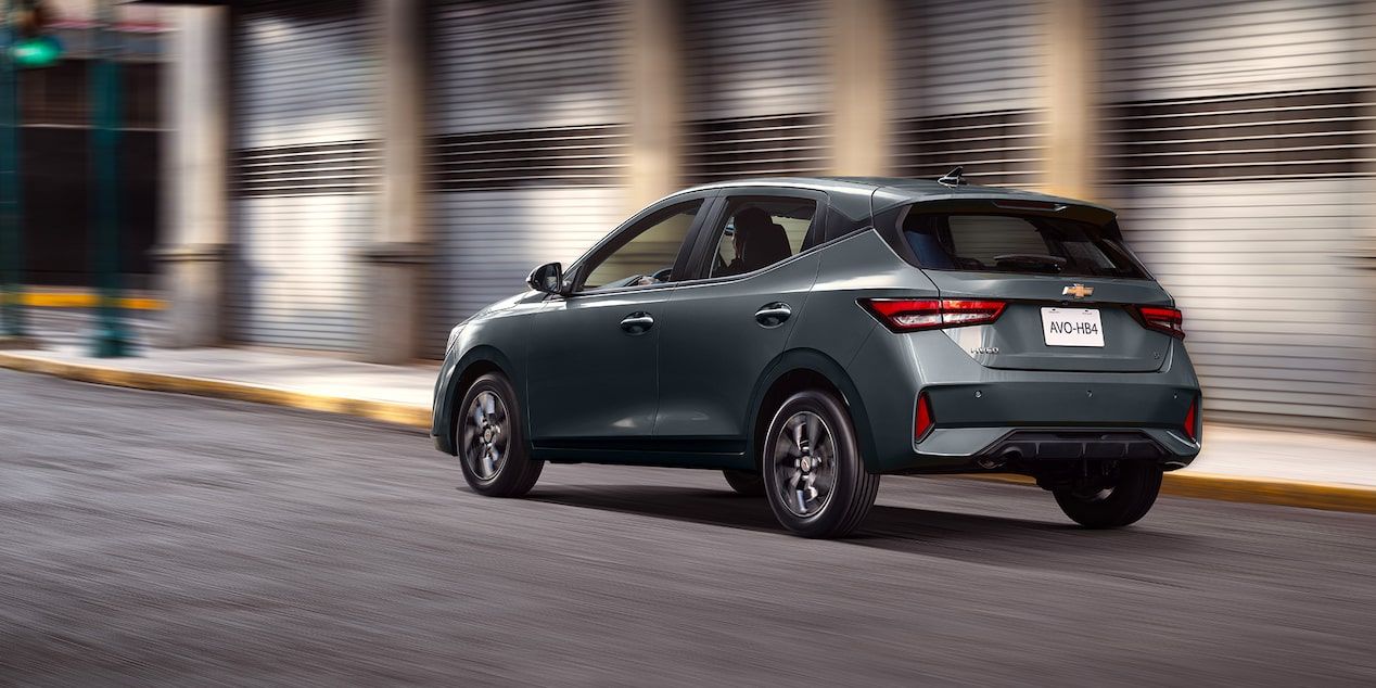 El Chevrolet Aveo Hatchback resalta por su diseño exterior con enfoque deportivo.
