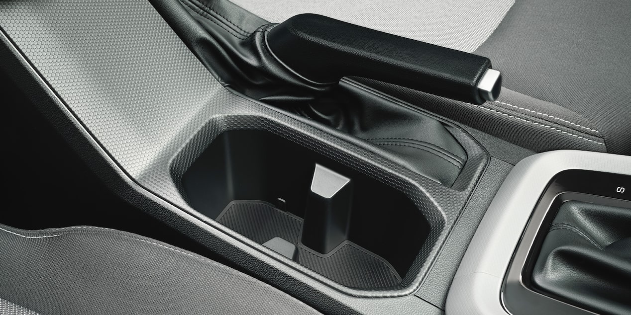 Interior del Chevrolet Aveo Hatchback con diseño moderno, cómodo y funcional para el día a día.