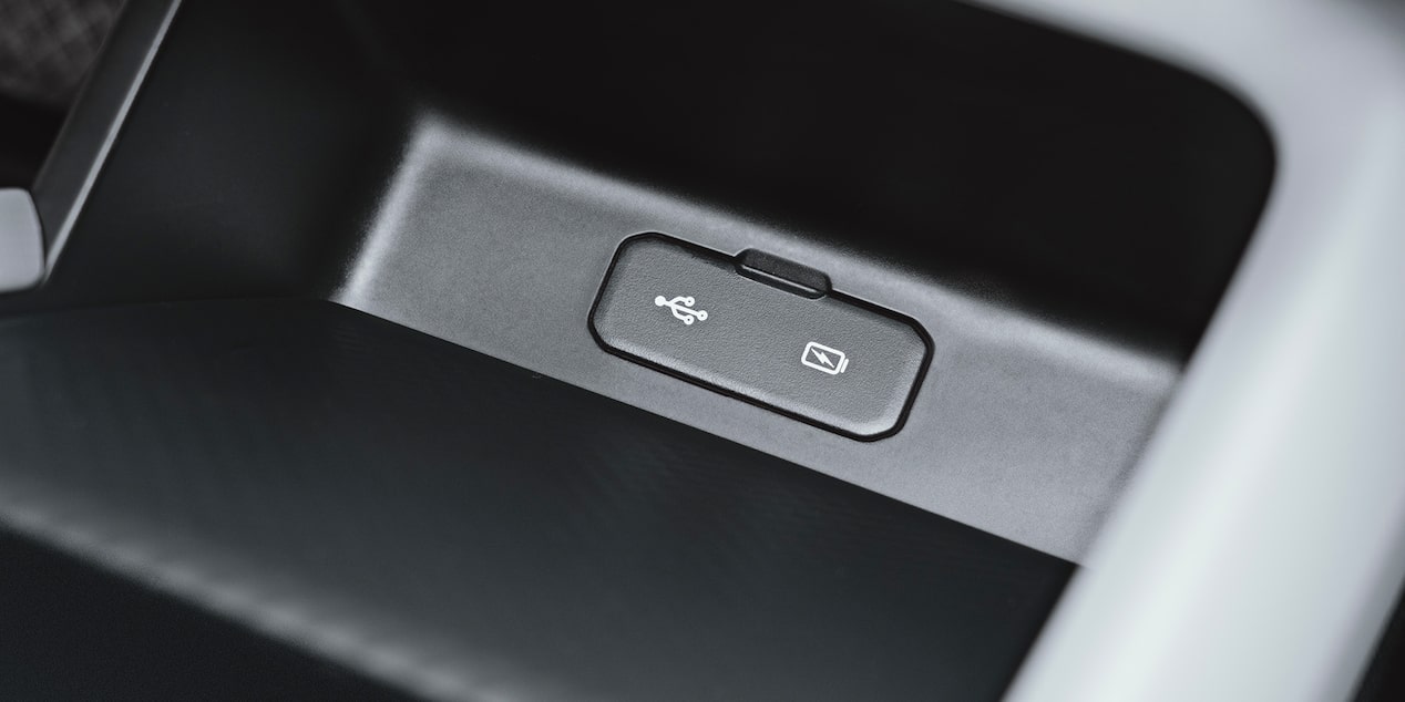 Conector USB en el Chevrolet Aveo Hatchback para mantener tus dispositivos siempre conectados.