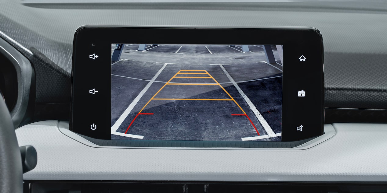 Pantalla táctil de 8” con integración para smartphone, compatible con Android Auto® y Apple CarPlay®.