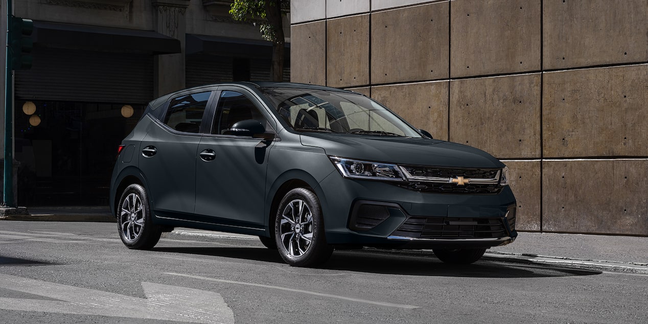 Chevrolet Aveo HB 2025, nuevo Hatchback 4 puertas con cristales tintados y rines de 15 pulgadas