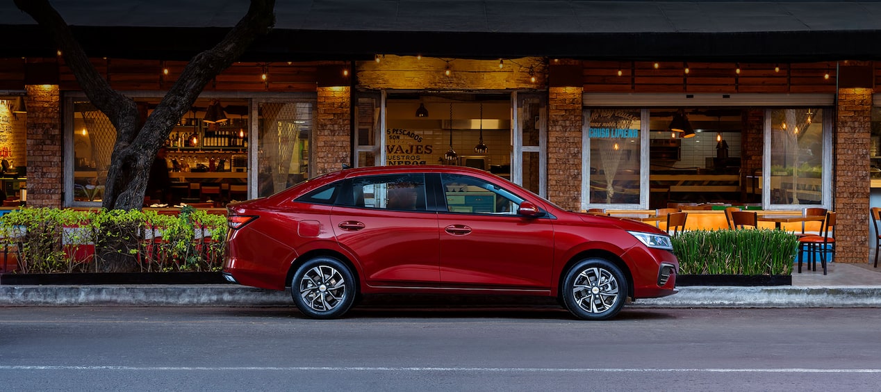 Chevrolet Aveo 2026, auto sedán con Smartphone Integration, camára de visión trasera y sistema de seguridad activa