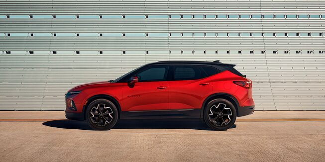 Chevrolet Blazer 2022, SUV mediana incluye rines en aluminio de 20 pulgadas y manijas al color de la carrocería