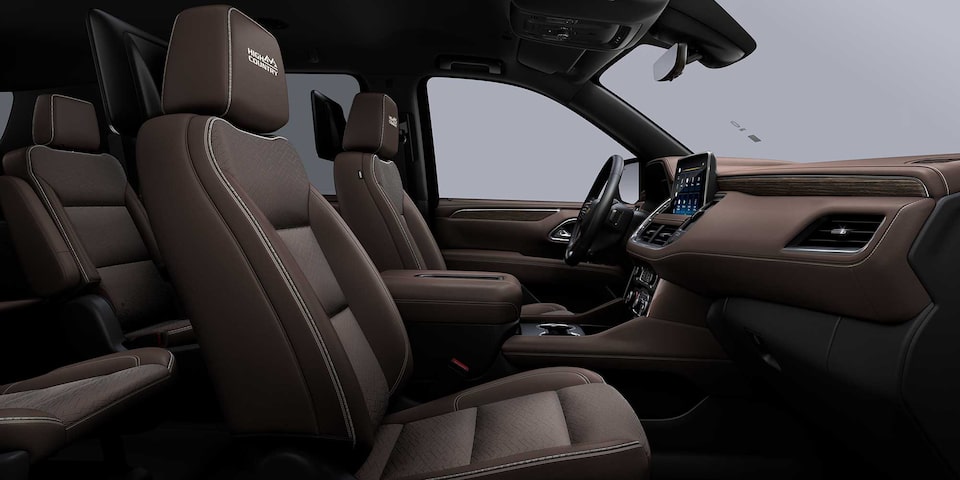 Chevrolet Suburban 2023 con interior en color piel mocha