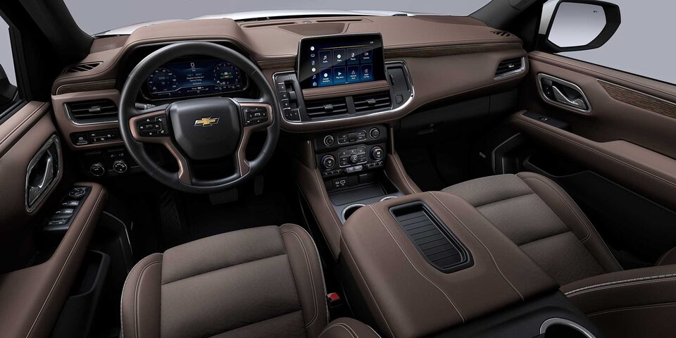 Chevrolet Suburban 2023 con interior en color piel mocha
