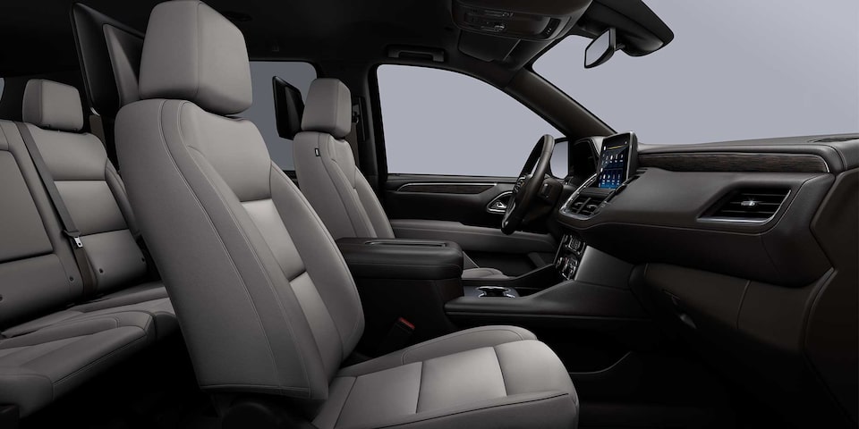 Chevrolet Suburban 2023 con interior en color gris claro