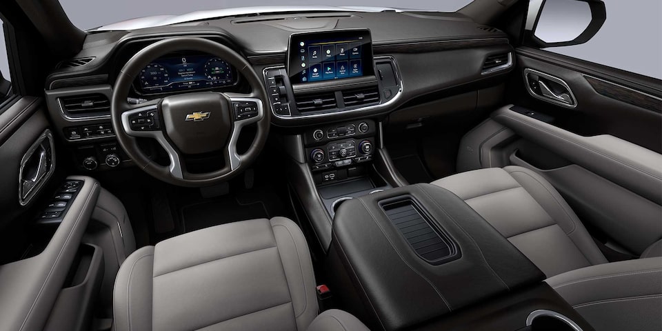 Chevrolet Suburban 2023 con interior en color gris claro