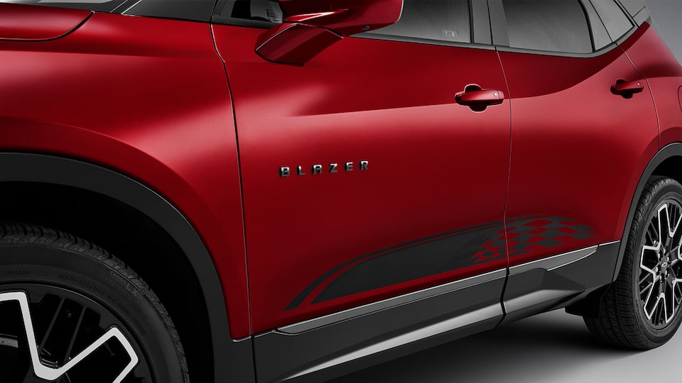 Calcomanía lateral en negro carbón para tu camioneta mediana, Chevrolet Blazer 2024