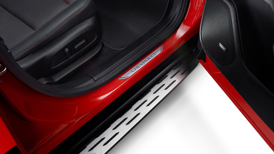 Estribos moldeados en negro con relieve brillante para tu camioneta mediana, Chevrolet Blazer 2024