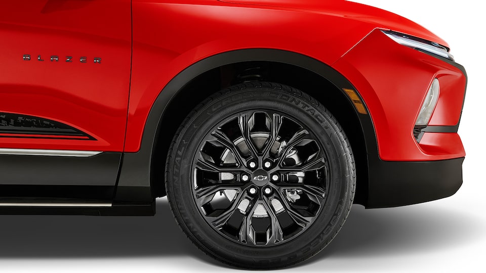 Estrena el rin de aluminio de 20 pulgadas con 6 brazos en negro brillante para tu Chevrolet Blazer 2024