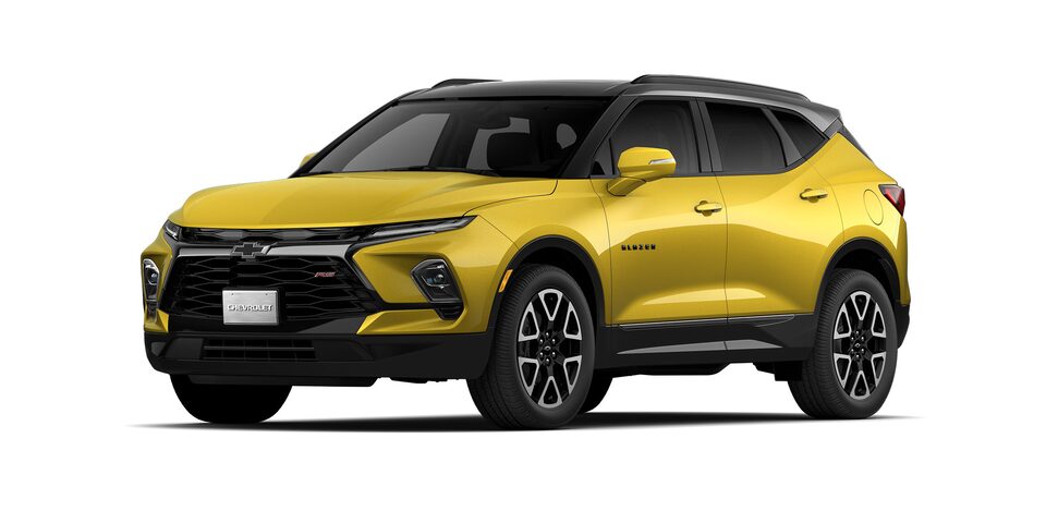 Chevrolet Blazer 2024, camioneta mediana en color mostaza metálico
