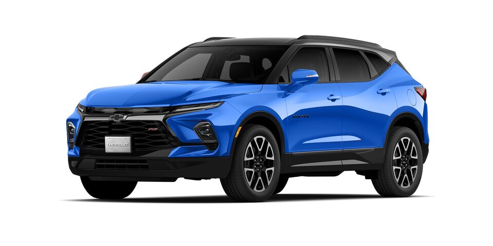 Chevrolet Blazer 2024, camioneta mediana en color thunder blue