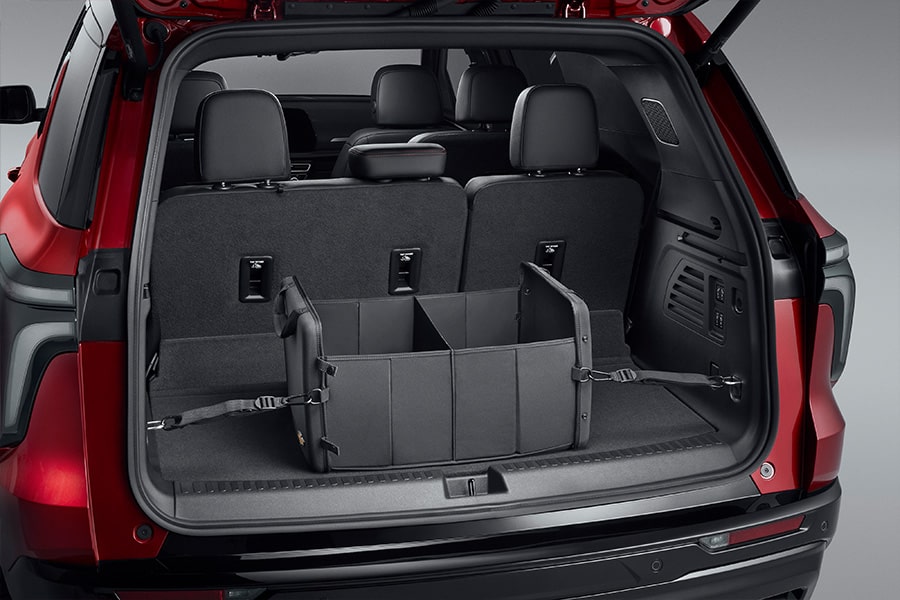 Nueva Traverse 2024, organizador de cajuela en negro con emblema Chevrolet