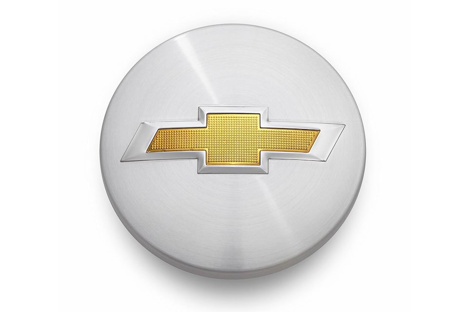 Tu nueva Suburban 2025 con centro de rin en aluminio con emblema Chevrolet dorado y mas accesorios de personalización