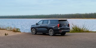 Chevrolet Suburban 2025, camioneta grande, vista trasera