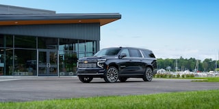 Chevrolet Suburban 2025, camioneta grande, nuevos rines de 22 pulgadas