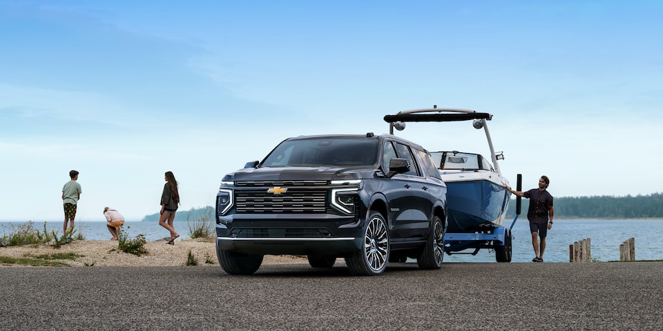 Chevrolet Suburban 2025, camioneta grande, vista capacidad de remolque