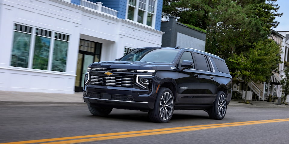 Chevrolet Suburban 2025, camioneta grande, vista frontal