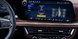 Suburban 2025 con nueva Pantalla táctil de 17.7 pulgadas en consola central