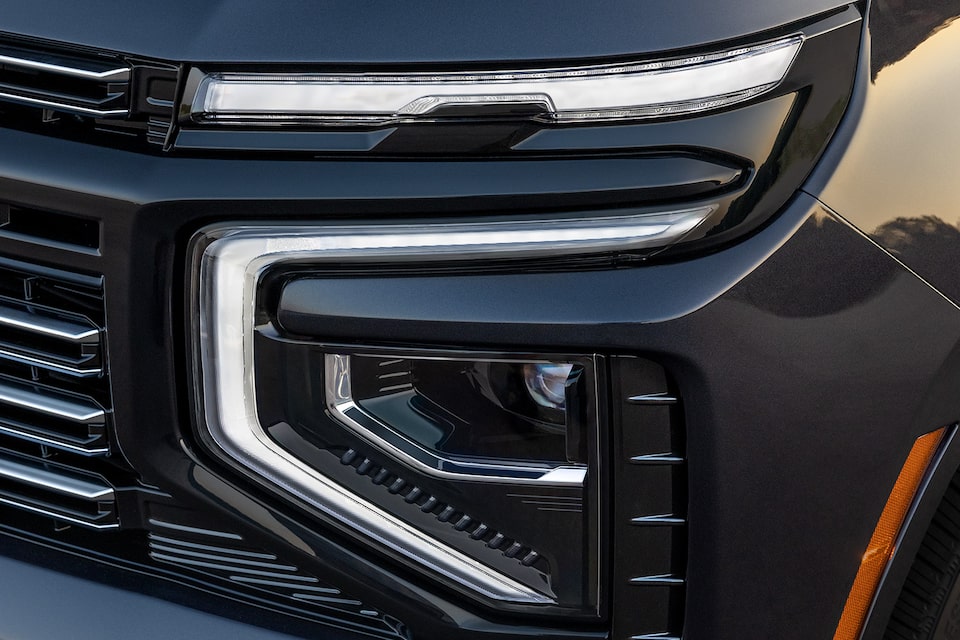 Nueva Chevrolet Suburban 2025 con faros y calaveras Full LED con Intellibeam y animación