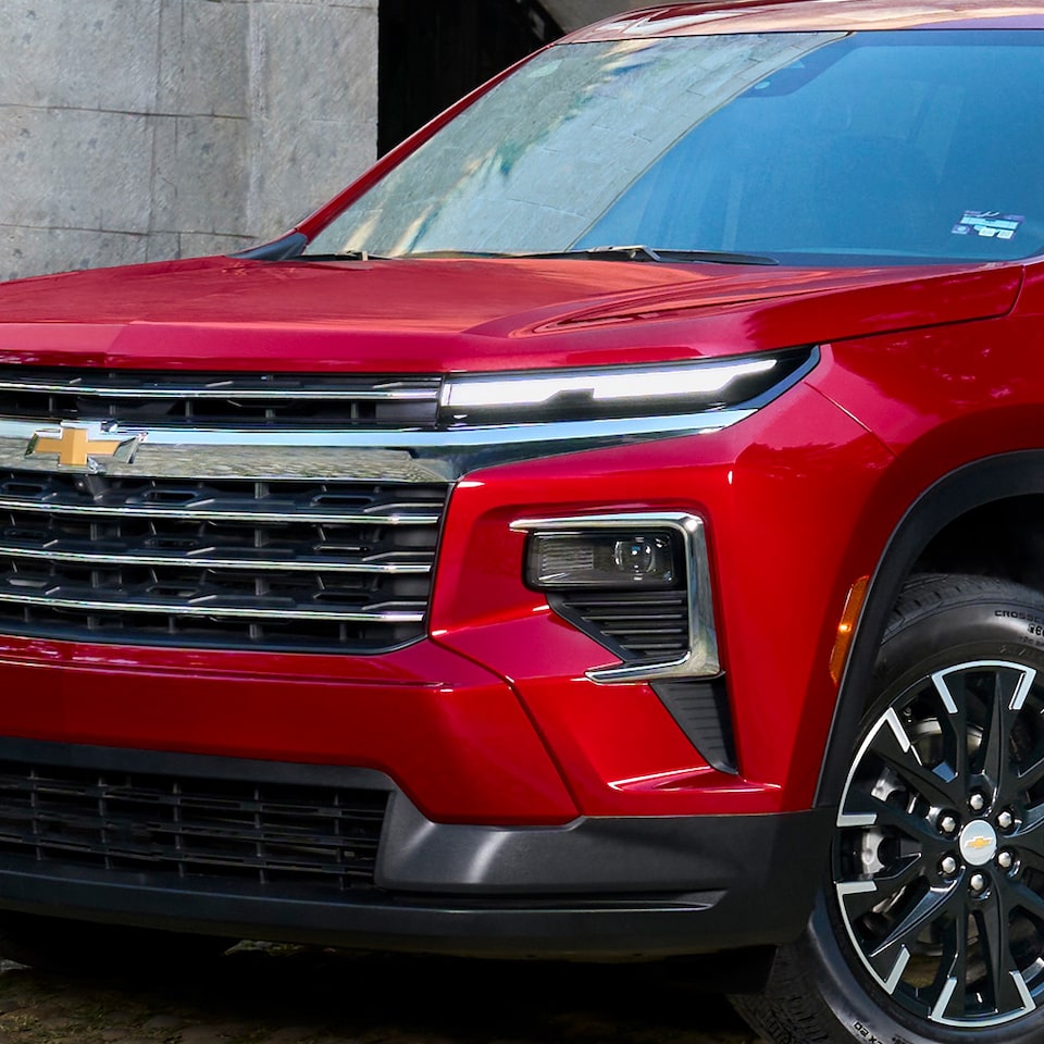 Vista delantera Faros LED IntelliBeam de Nueva Chevrolet Traverse 2024, camioneta familiar 8 pasajeros, motor Turbo 2.5L