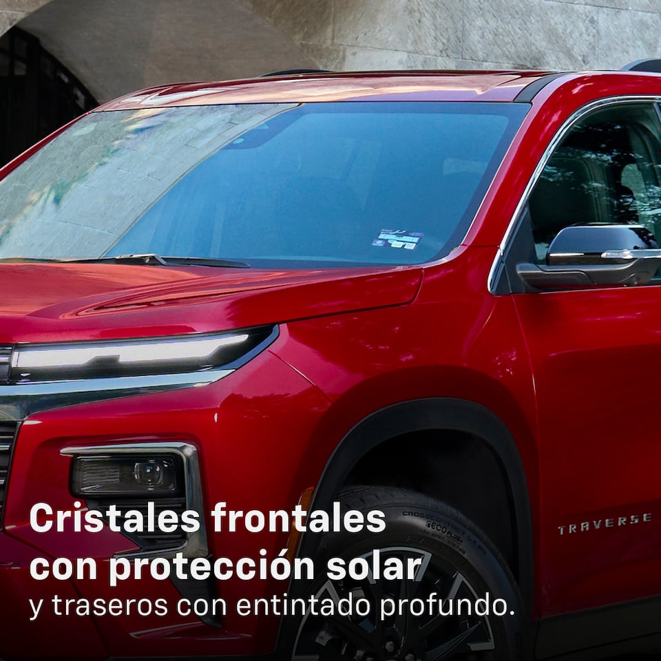 Tu nueva Chevrolet Traverse 2024, tu camioneta familiar con cristales frontales con protección solar y traseros con entintado profundo