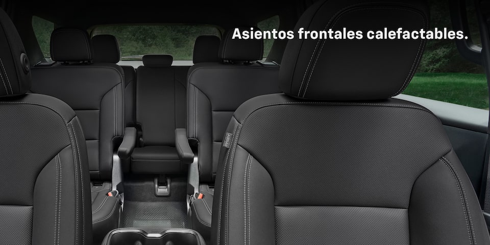 Nueva Chevrolet Traverse 2025, camioneta familiar con confortables asientos delanteros calefactables en piel color negro