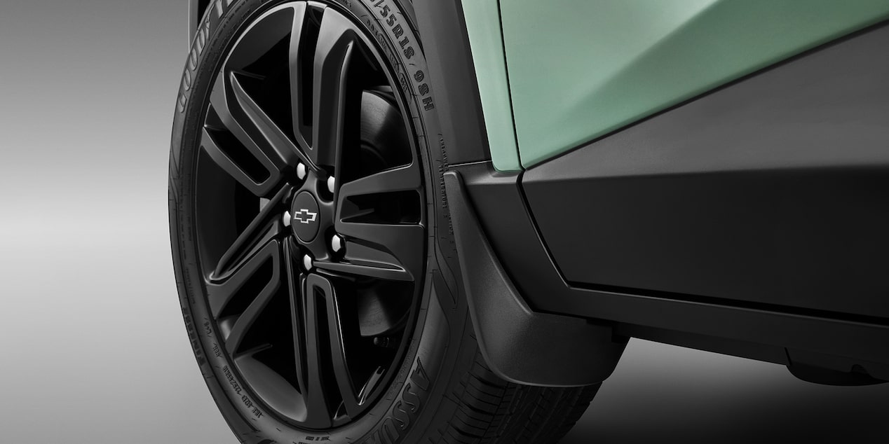 Tu SUV deportiva urbana con loderas moldeadas en negro para Chevrolet Trax 2025