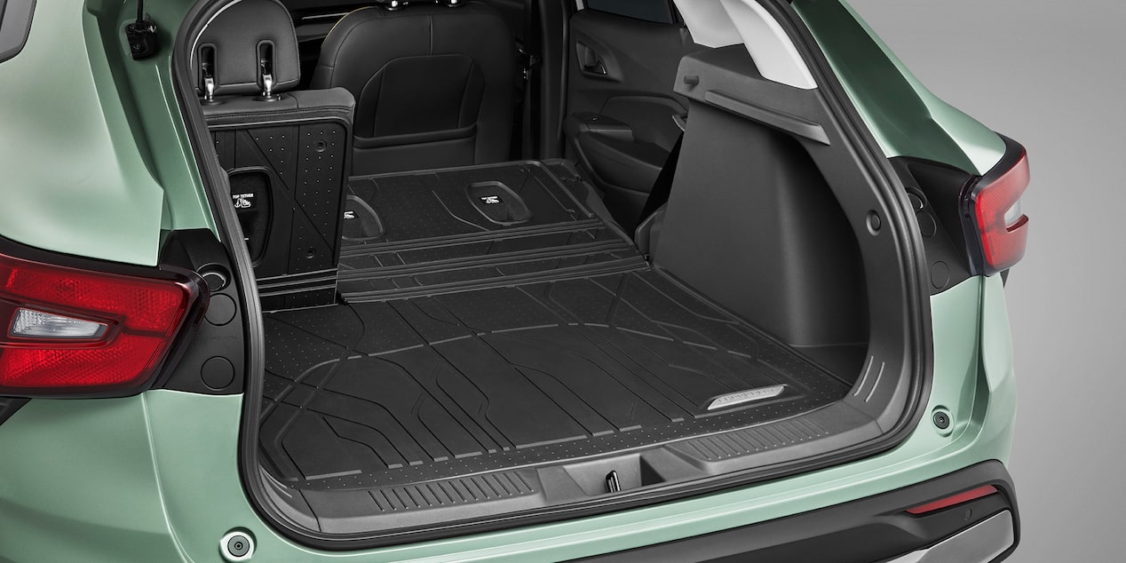 Tapete de vinil rígido con cobertura extendida tu SUV Chevrolet Trax 2025, deportiva y urbana