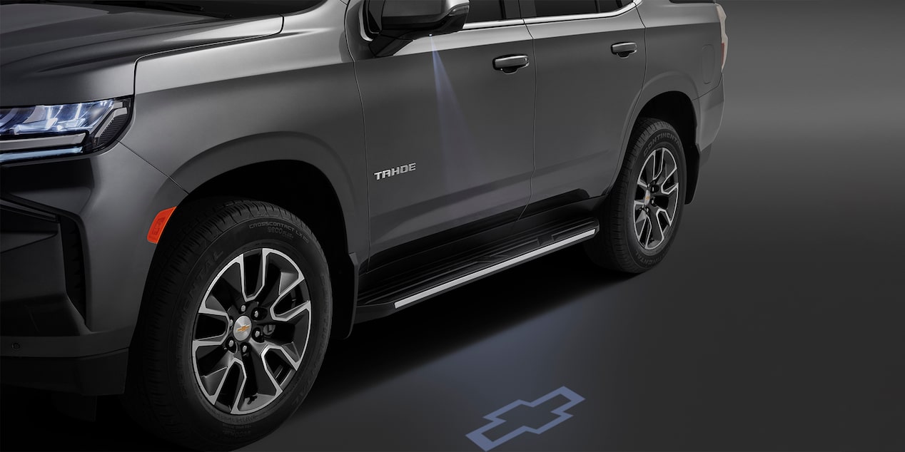 Proyector con emblema de Chevrolet Tahoe 2026
